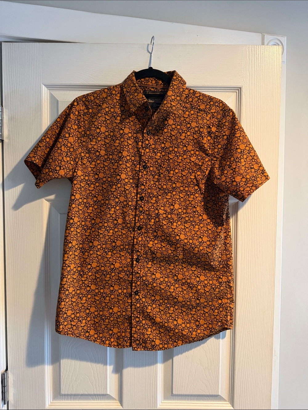 Men's Orange with Black Sugar skulls  Short-Sleeve Button-Down Shirt BNWOT